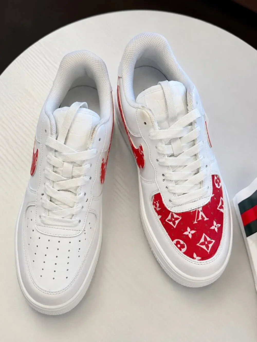 Nike Air Force 1 Low Top White/Red Logo Pattern Lace-Up Sneakers